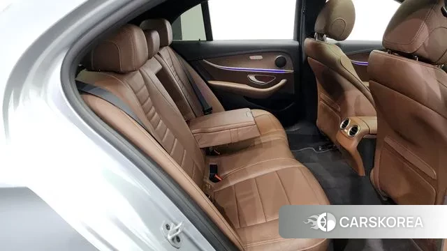 Mercedes-Benz E-Class W213 2021 Серебряный из Кореи, фото 3