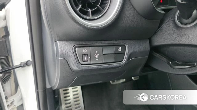 Kia The New K3 2nd generation 2023 Белый из Кореи, фото 3