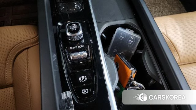 Volvo XC60 second Generation 2021 Белый из Кореи, фото 3