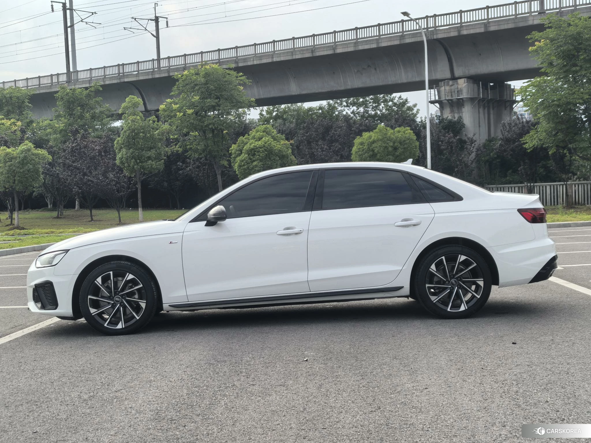 Audi A4L 2023 Белый из Китая, фото 3