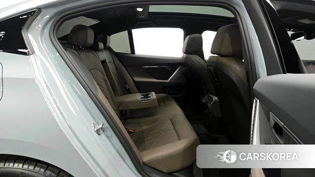 BMW 5 Series (G60) 2024 Небесно-голубой из Кореи, фото 3