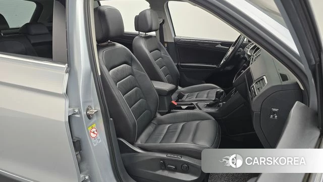 Volkswagen Tiguan second Generation 2018 Серебряный из Кореи, фото 3
