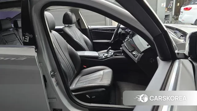 BMW 5 Series (G30) 2018 Белый из Кореи, фото 3