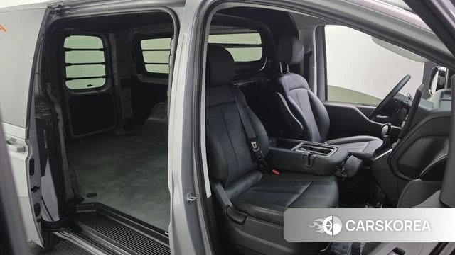Hyundai Staria 2023 Серебряный из Кореи, фото 3