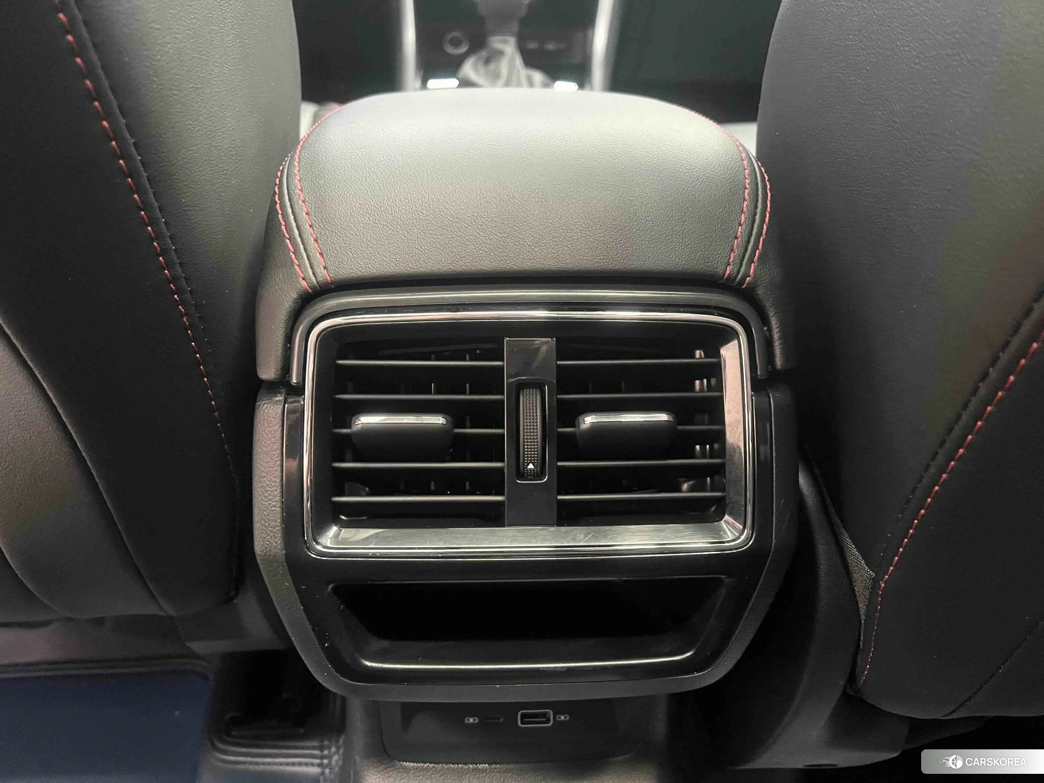 Skoda Krok 2023 Белый из Китая, фото 3
