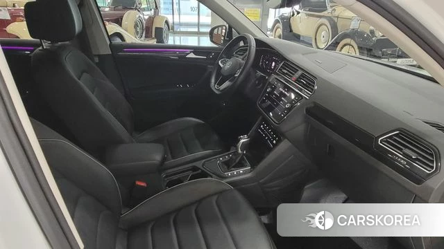 Volkswagen Tiguan second Generation 2023 Белый из Кореи, фото 3