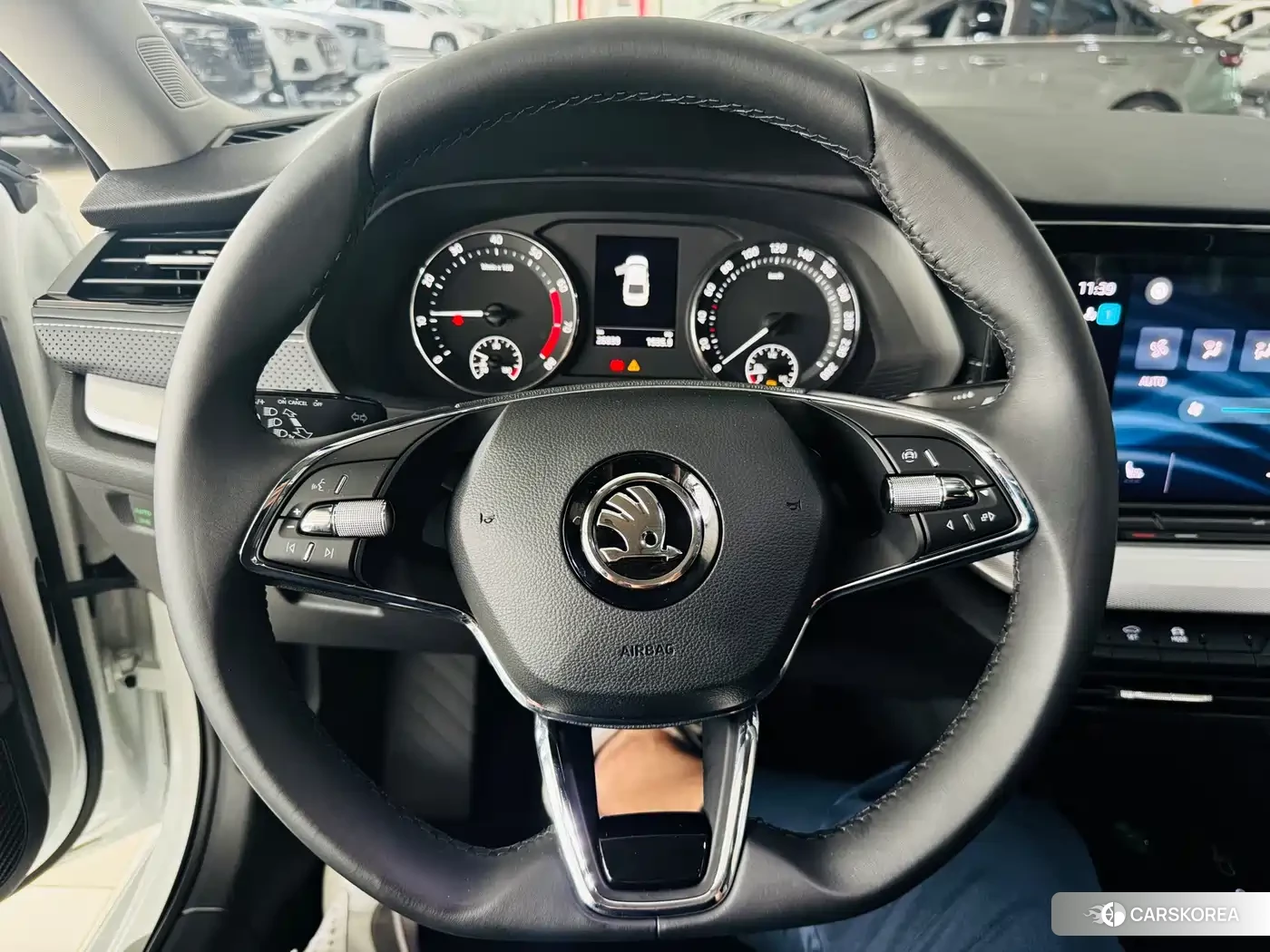 Skoda Octavia 2023 Белый из Китая, фото 3