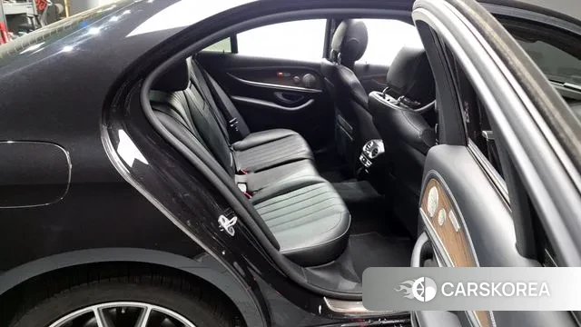 Mercedes-Benz E-Class W213 2022 Черный из Кореи, фото 3