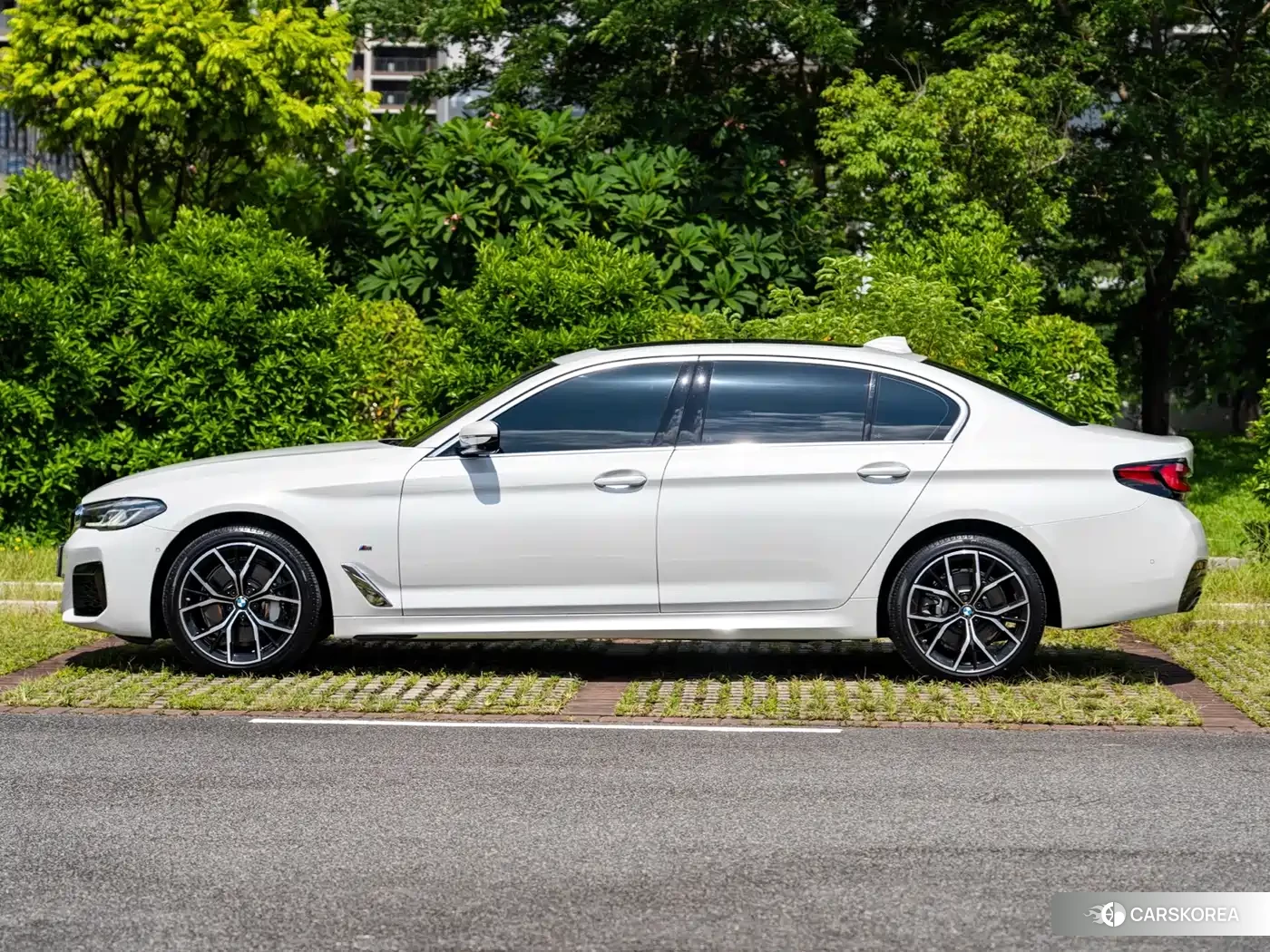 BMW 5 series 2022 Белый из Китая, фото 3