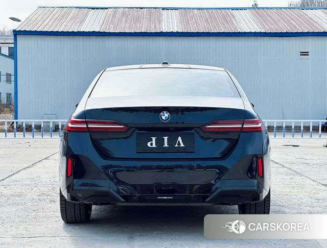 BMW 5 series 2024 Черный из Китая, фото 3
