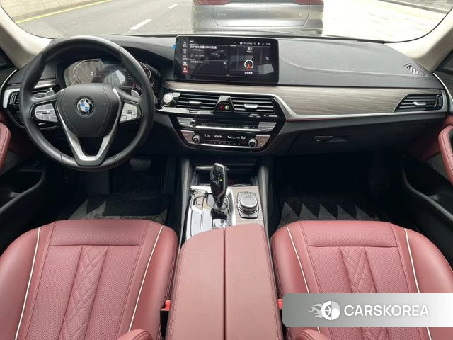 BMW 5 series 2022 Черный из Китая, фото 3