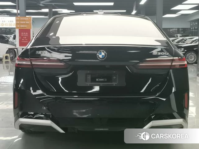BMW 5 series 2024 Черный из Китая, фото 3