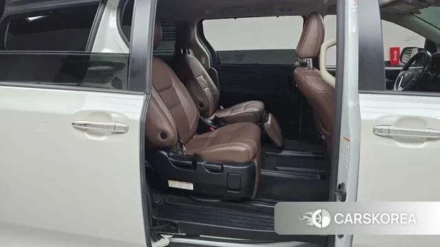 Toyota Sienna 2018 Белый из Кореи, фото 3