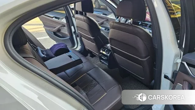 BMW 5 Series (G30) 2021 Белый из Кореи, фото 3