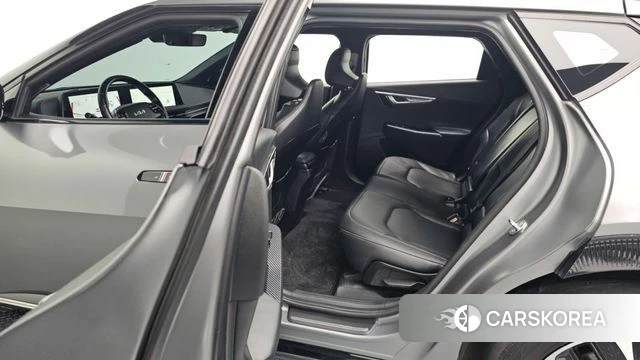 Kia EV6 2023 Серебристо-серый из Кореи, фото 3
