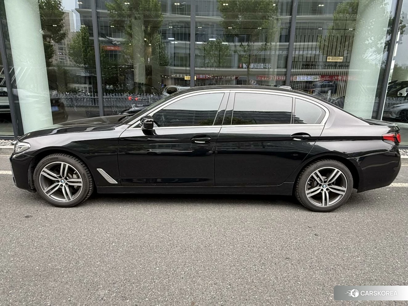 BMW 5 series 2021 Черный из Китая, фото 3