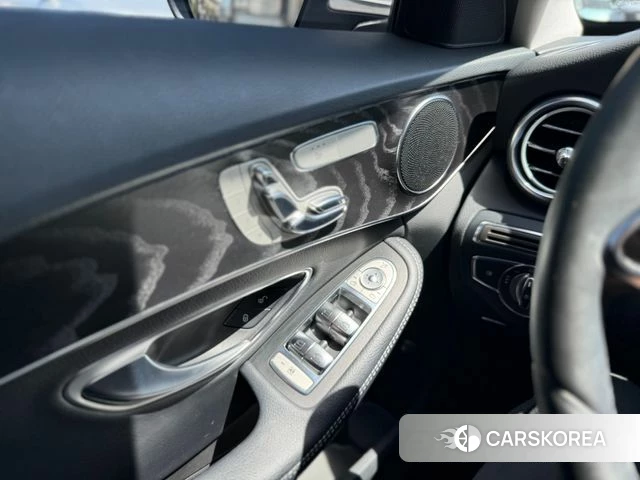 Mercedes-Benz C-Class W205 2018 Белый из Кореи, фото 3