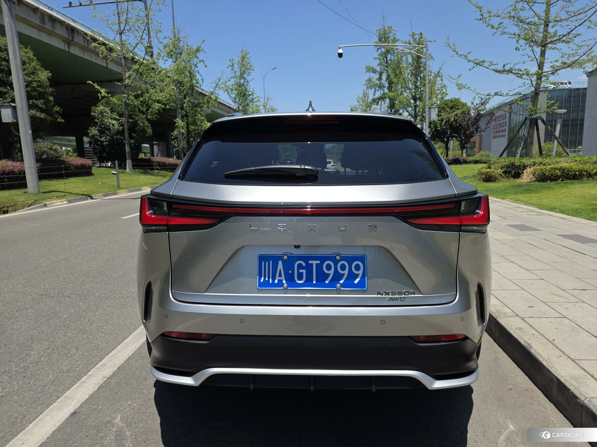 Lexus NX 2021 Серебристо-серый из Китая, фото 3