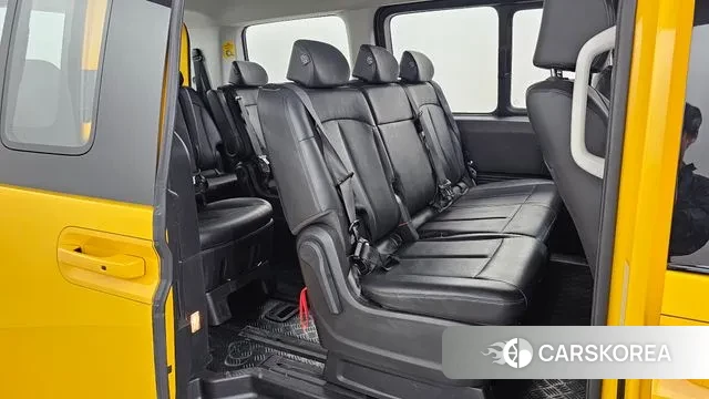 Hyundai Staria 2023 Желтый из Кореи, фото 3