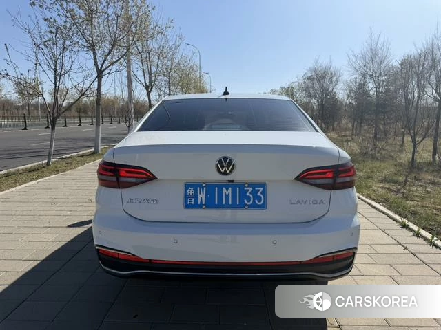 Volkswagen Lavida 2023 Белый из Китая, фото 3