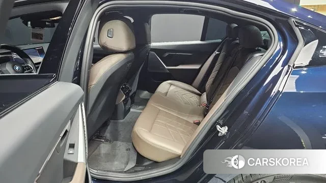 BMW 5 Series (G60) 2024 Черный из Кореи, фото 3