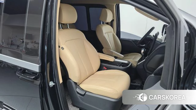 Hyundai Staria 2023 Черный из Кореи, фото 3