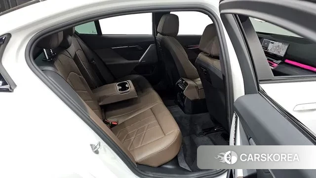 BMW 5 Series (G60) 2025 Белый из Кореи, фото 3