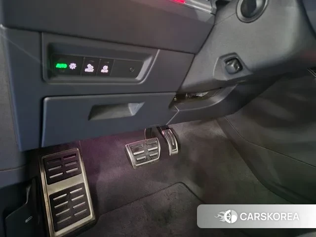 Volkswagen Touareg 3rd generation 2025 Черный из Кореи, фото 3