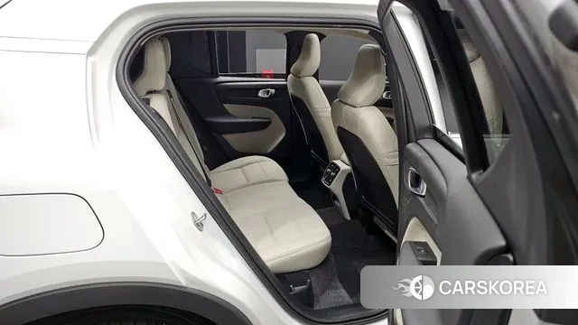 Volvo XC40 2024 Белый из Кореи, фото 3