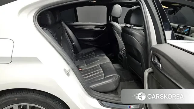 BMW 5 Series (G30) 2018 Белый из Кореи, фото 3