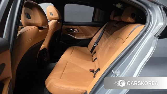 BMW 3 Series (G20) 2024 Светло-серебряный цвет из Кореи, фото 3