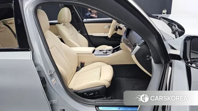 BMW 3 Series (G20) 2024 Серебристо-серый из Кореи, фото 3