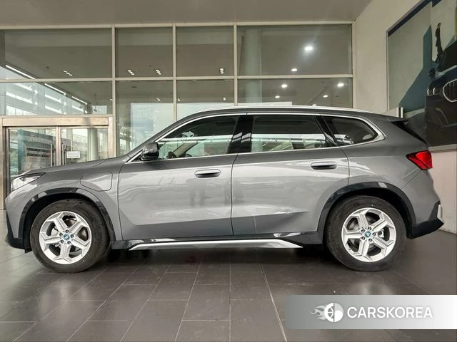 BMW iX1 2025 Темно-серый из Китая, фото 3