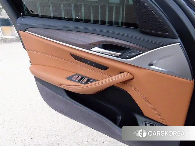 BMW 5 Series (G30) 2020 Серебристо-серый из Кореи, фото 3