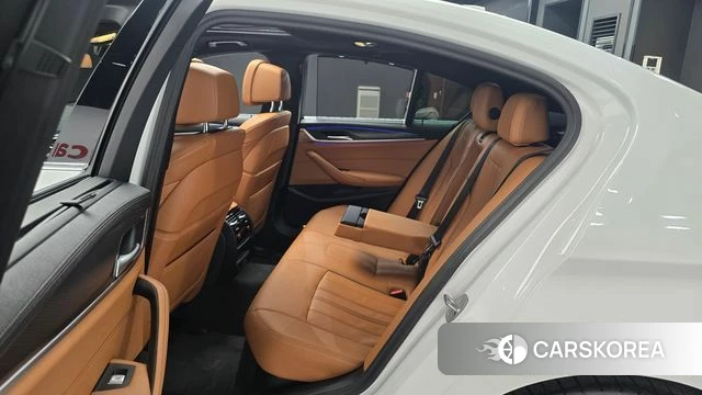 BMW 5 Series (G30) 2023 Белый из Кореи, фото 3