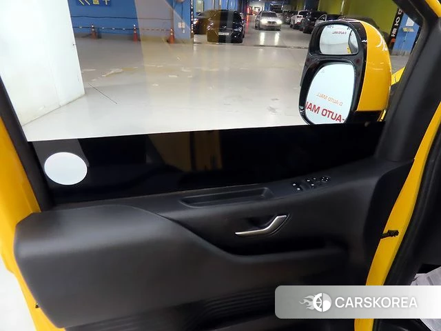 Hyundai Staria 2022 Желтый из Кореи, фото 3
