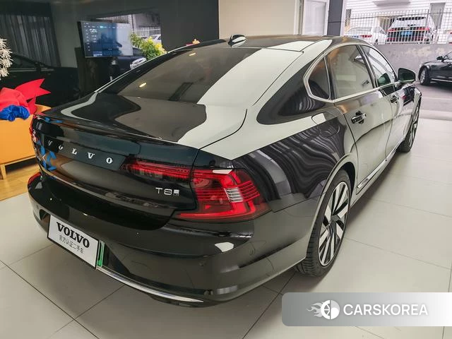 Volvo S90 PHEV 2024 Черный из Китая, фото 3