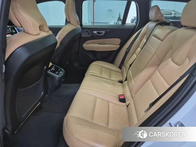 Volvo V60 Cross-Country 2nd Generation 2021 Белый из Кореи, фото 3