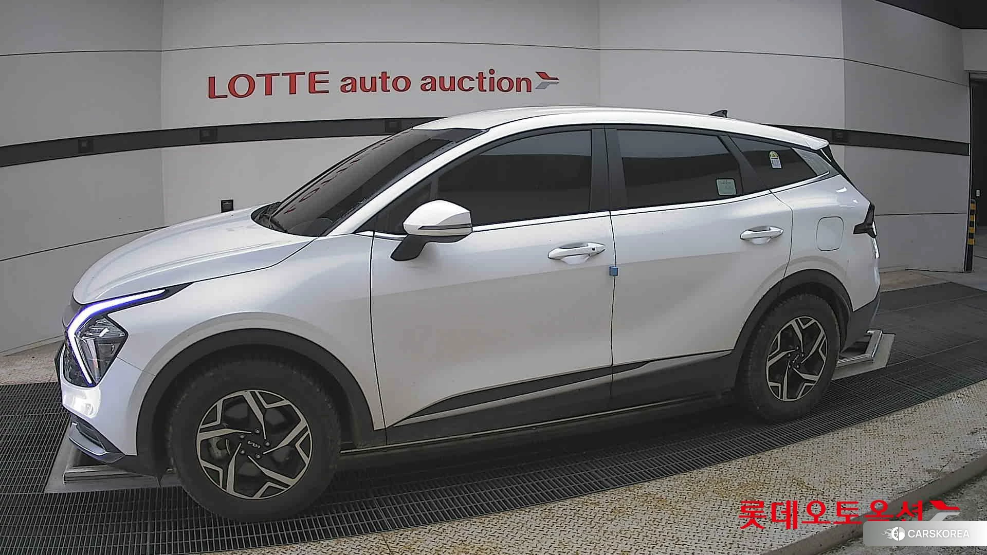 Kia Sportage 2024 Snow White Pearl из Кореи, фото 3