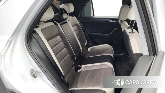 Volkswagen T-Roc 2021 Серебристо-серый из Кореи, фото 3