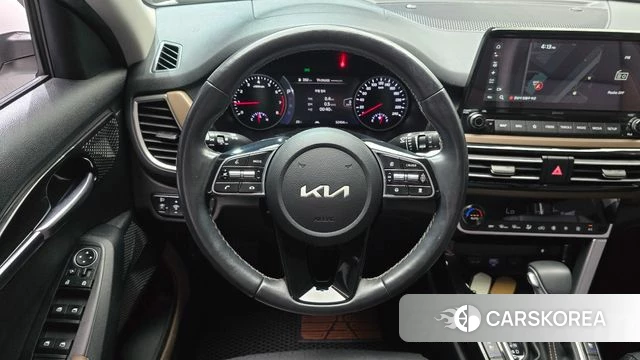 Kia Seltos 2022 Белый из Кореи, фото 3
