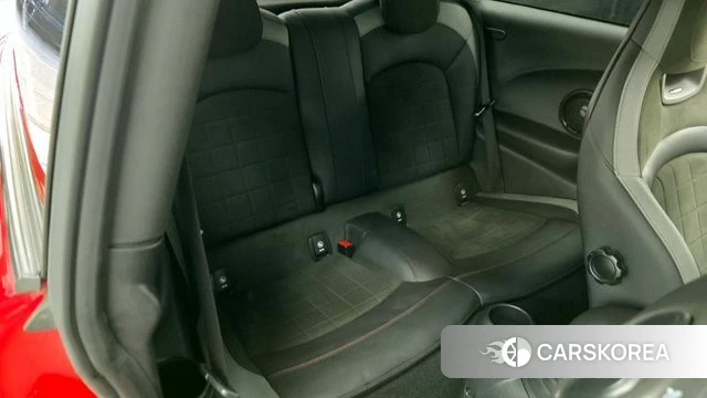 Mini Cooper S 2023 Красный из Кореи, фото 3