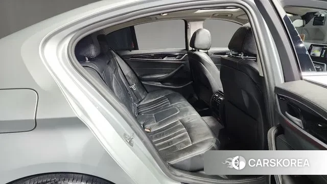 BMW 5 Series (G30) 2019 Серебристо-серый из Кореи, фото 3