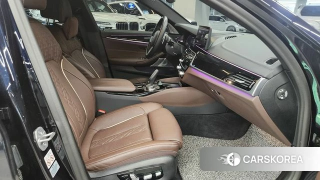 BMW 5 Series (G30) 2023 Черный из Кореи, фото 3