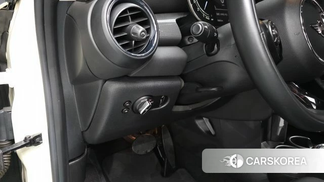 Mini Cooper 2021 Жемчужный цвет из Кореи, фото 3