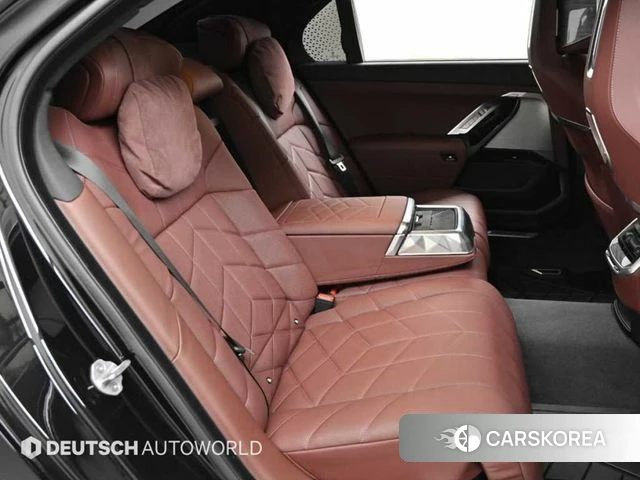 BMW 7 Series (G70) 2024 Черный из Кореи, фото 3