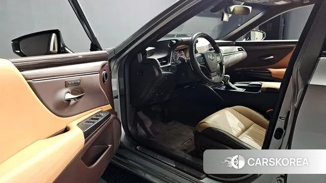 Lexus ES300h 7th generation 2021 Серый из Кореи, фото 3