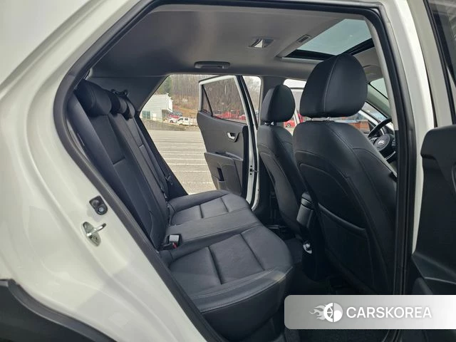 Kia Stonic 2018 Белый из Кореи, фото 3