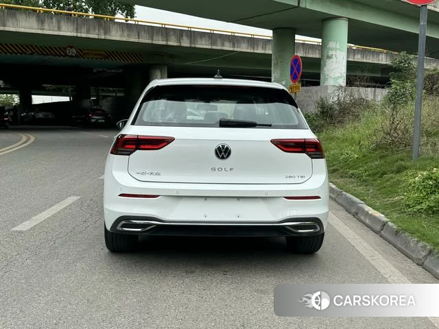 Volkswagen Golf 2024 Белый из Китая, фото 3