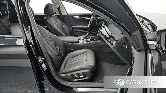 BMW 5 Series (G30) 2019 Черный из Кореи, фото 3